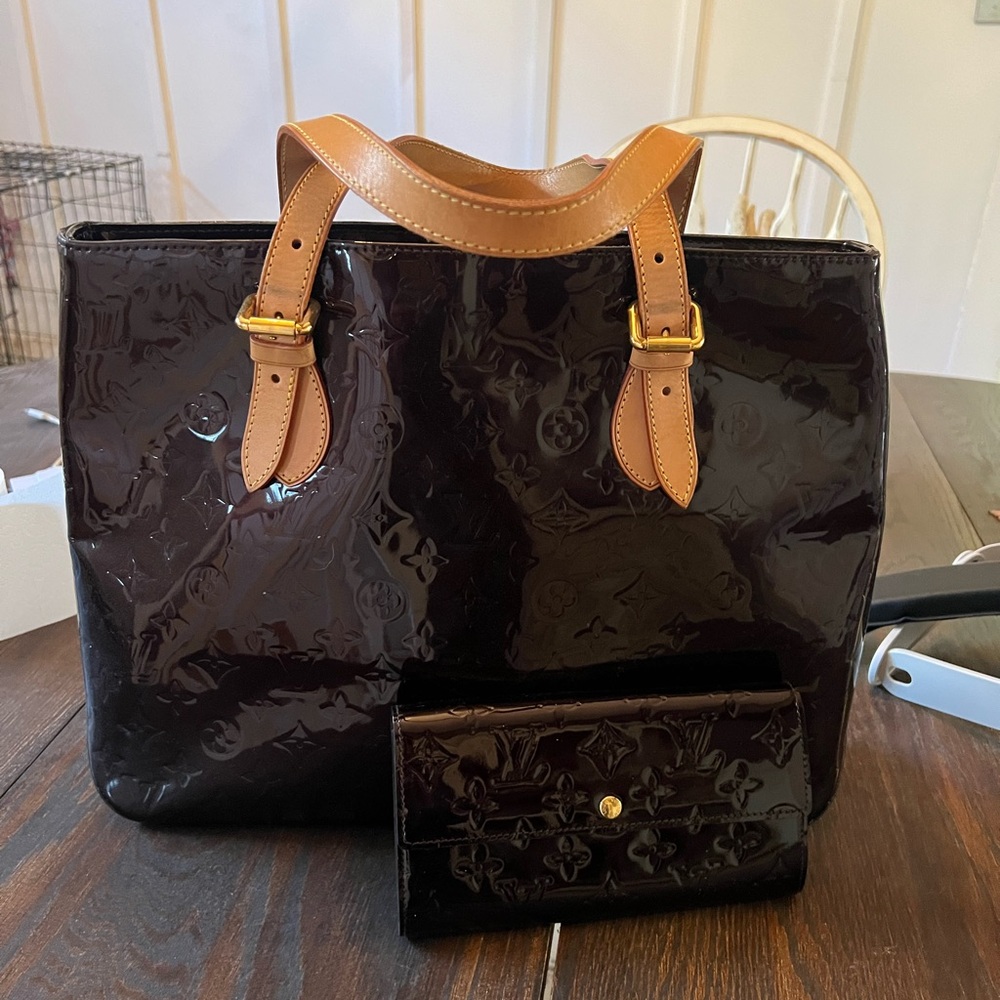 Elegant Black Designer Tote Bag with Wallet